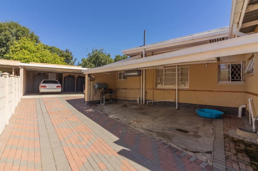 4 Bedroom Property for Sale in Kroonheuwel Free State